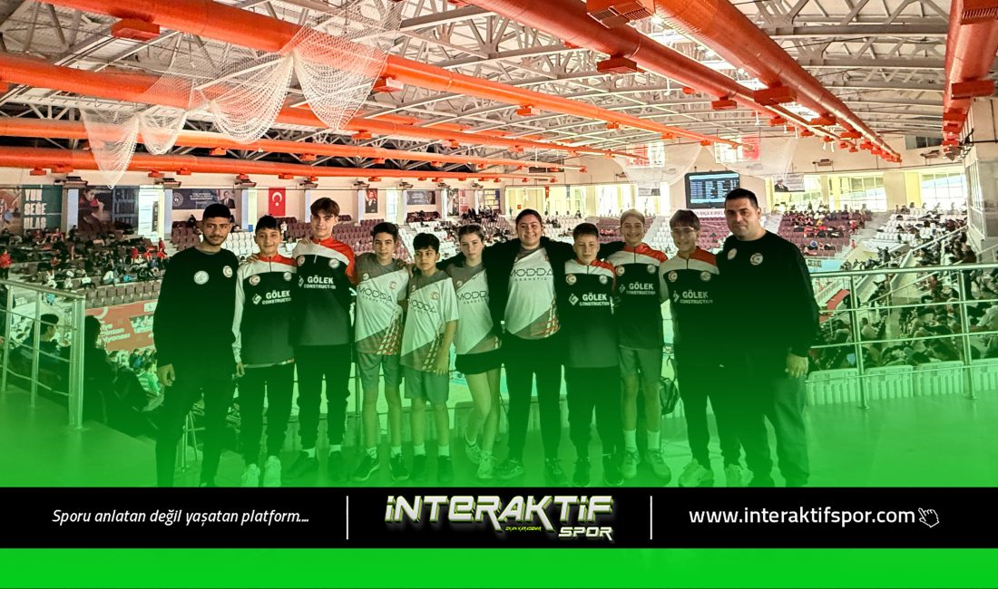 U15 Türkiye Badminton Şampiyonası’nda müsadele eden sporcularımız Mahmut, Arın, Deniz